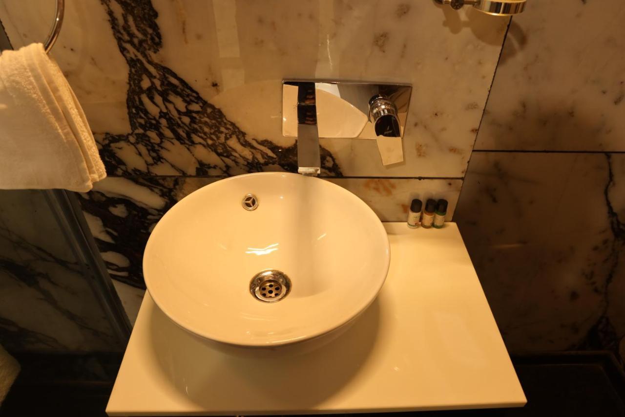Vaabi Saabi Hotel Gurgaon Exterior photo